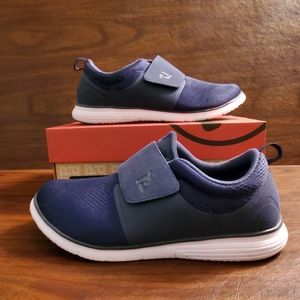 Propet womens travel fit strap shoe 8.5- 4E